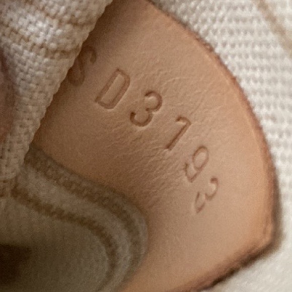 Louis Vuitton Damier Azur Neverfull MM - Picture 6 of 16